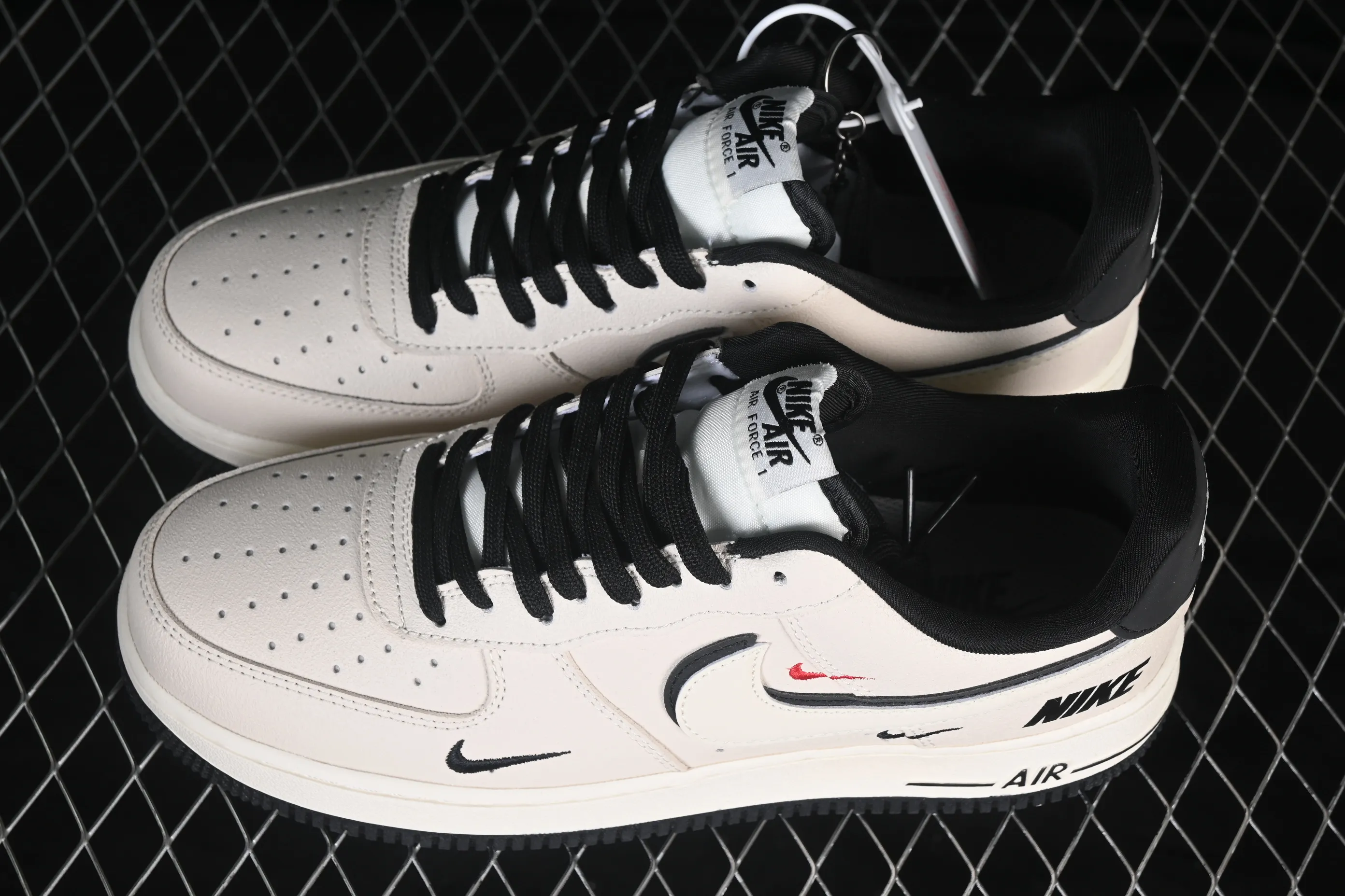 All categories Nk Air Force 1 Air Force series Nk Air Force 1 Low Air Force low-top Nike Air Force 1'07 Low small hook embroidery Air Force 1 low-top casual sneakers DF0188-139